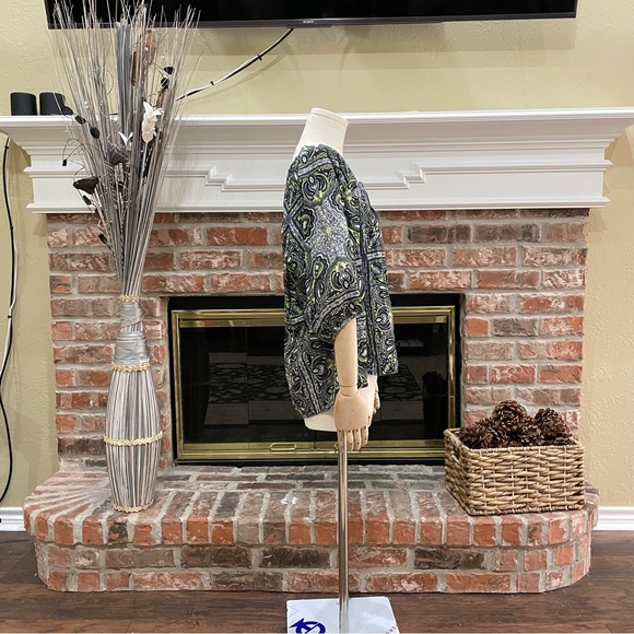 One World psychedelic abstract green and blue top / M / Excellent condit… - Picture 10 of 15